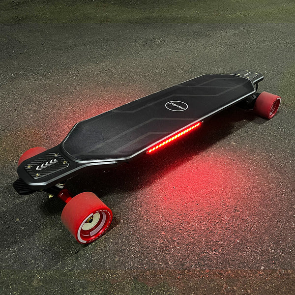 Maxfind MAX6 ferngesteuertes elektrisches Skateboard-Longboard, 900 W, Doppelmotoren, 50 km Reichweite